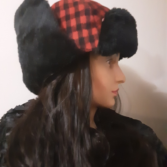 SOFT & WARM TRAPPER with FAUX FUR - Picture 1 of 7